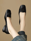 Ballerinas aus Echtleder mit eckiger Spitze und kleinem Absatz