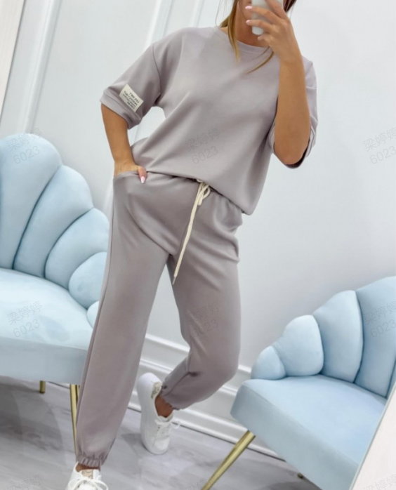 Lässiges Set aus kurzärmeligem Oberteil und Hose für Damen