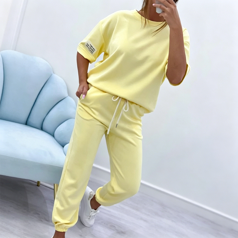 Lässiges Set aus kurzärmeligem Oberteil und Hose für Damen