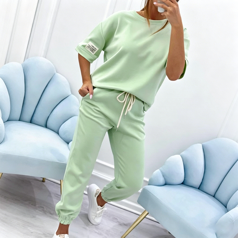 Lässiges Set aus kurzärmeligem Oberteil und Hose für Damen
