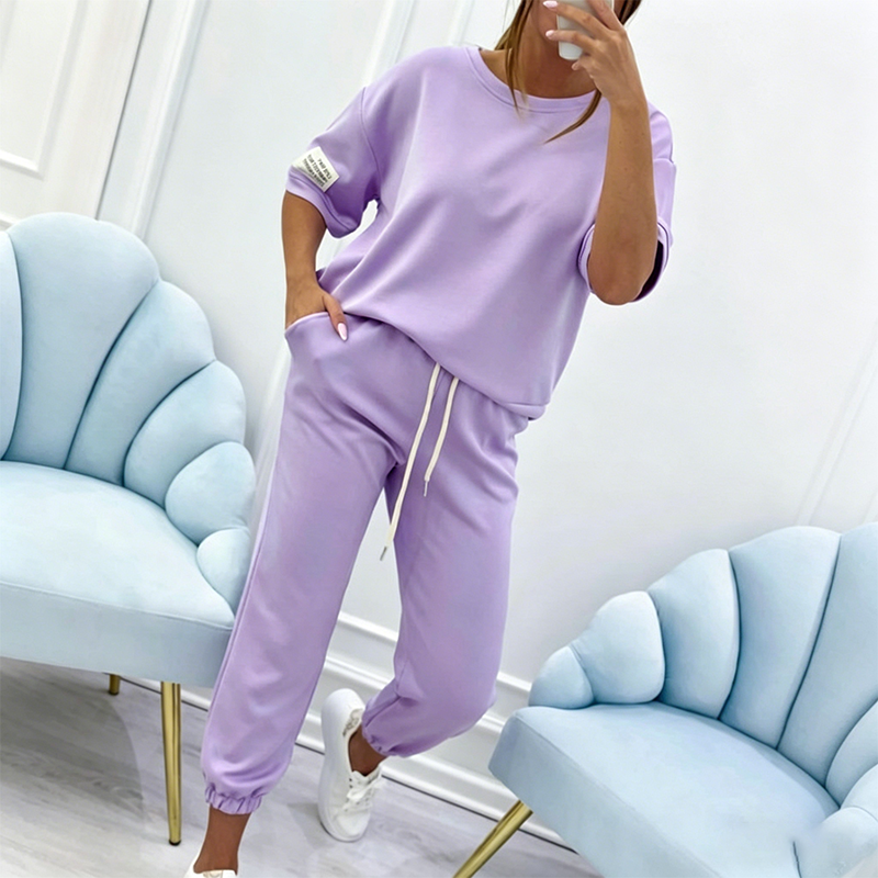 Lässiges Set aus kurzärmeligem Oberteil und Hose für Damen