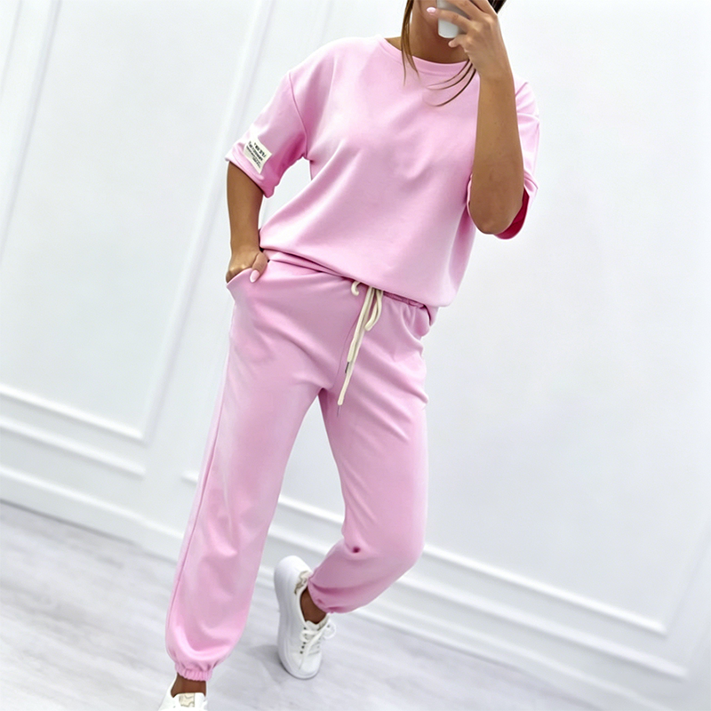 Lässiges Set aus kurzärmeligem Oberteil und Hose für Damen