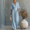 🔥 50% RABATT 👗 Eleganter Damen-Jumpsuit mit V-Ausschnitt ✨ hohe Taille & weites Bein – schmeichelnd, luftig & perfekt für den Sommerstil 🌿